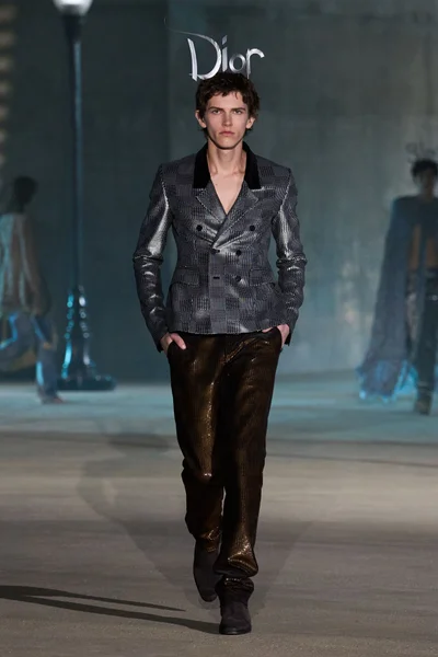 Look 17